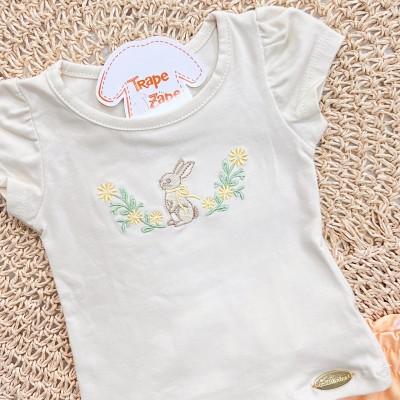 Conj. Blusa Coelhinho Bordada e Short Margaridas - Laranja e Areia